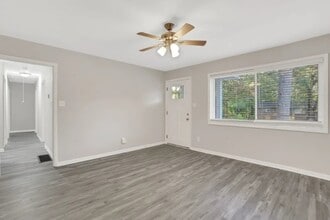 Building Photo - 2833 Altaview Dr SE