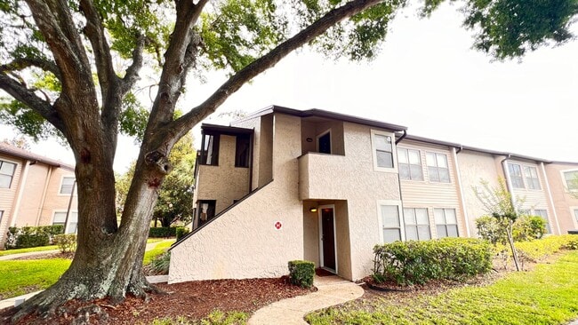 Building Photo - Unlock Your Perfect Winter Park Retreat: F...