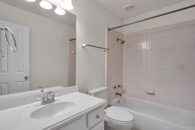 Building Photo - 6004 Mesa Verde Cir