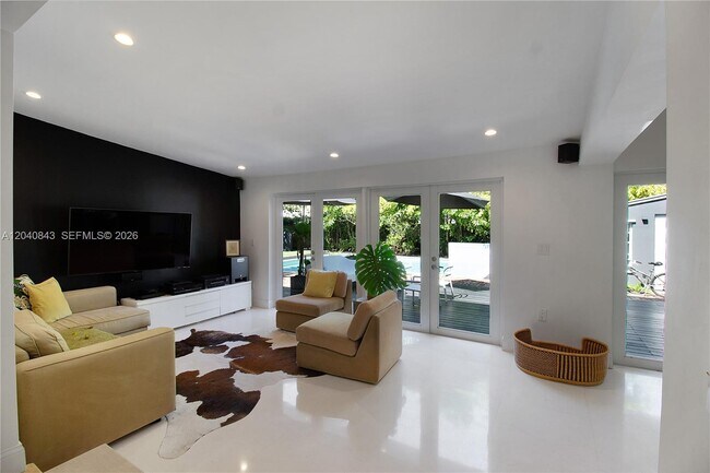 Building Photo - 7420 SW 53rd Pl