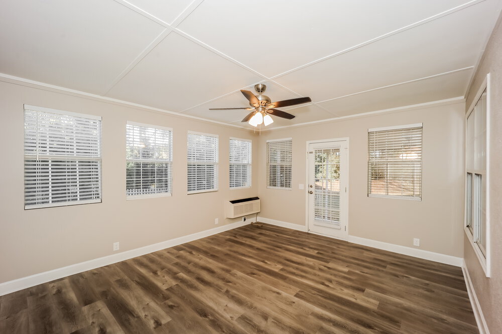 Building Photo - 440 Fairway Ct