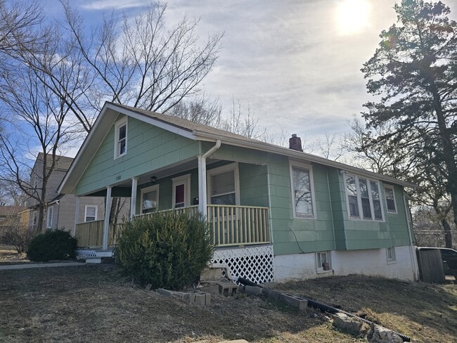 Building Photo - 11401 E 9th St S