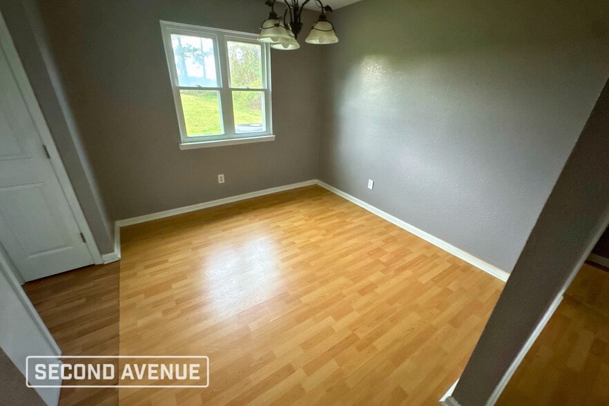 Building Photo - 1005 Jennifer Dr