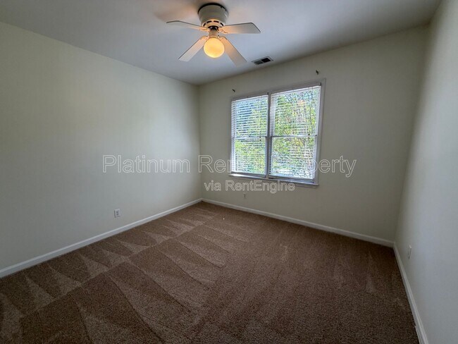 Building Photo - 5975 Waterford Pl