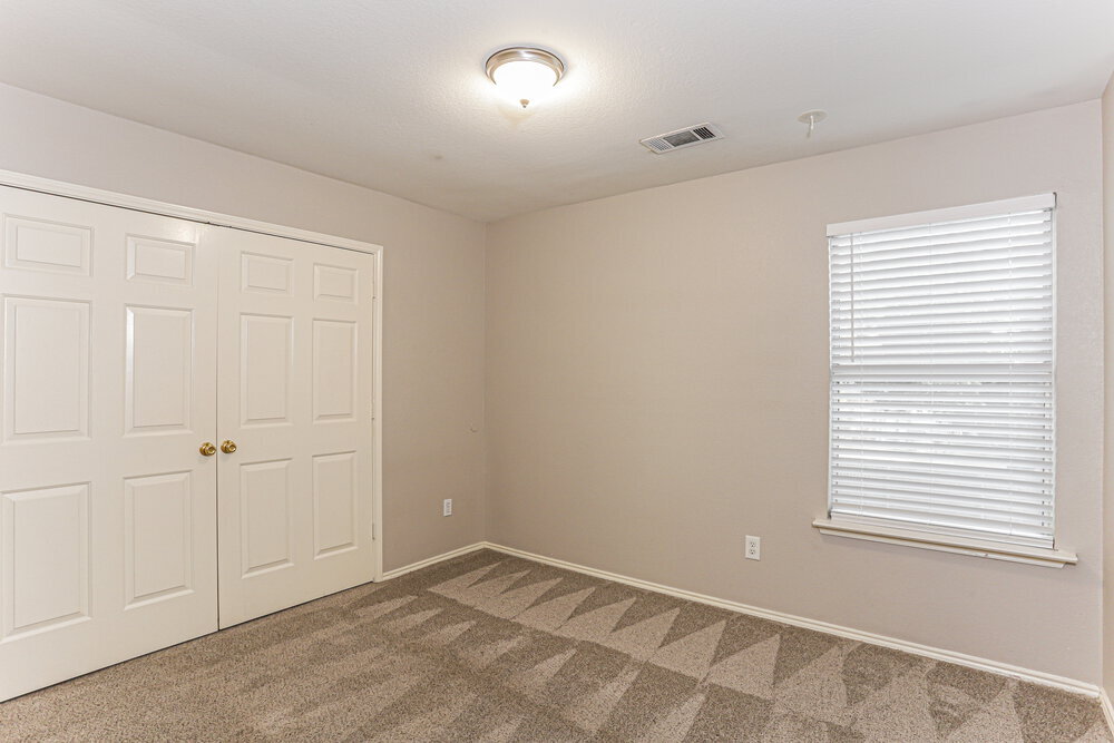 Building Photo - 1630 Redwood Dr