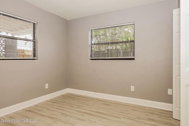 Building Photo - 1235 Thoreau St