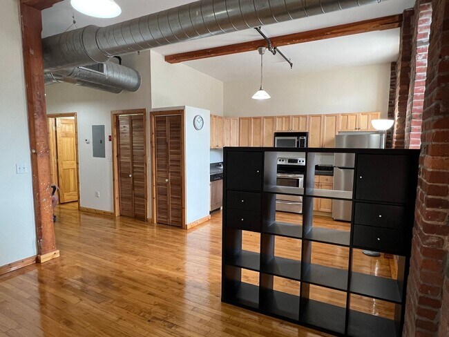 Building Photo - 325 Lafayette St