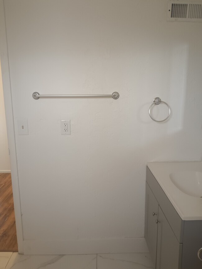 Building Photo - 6245 Margray Dr