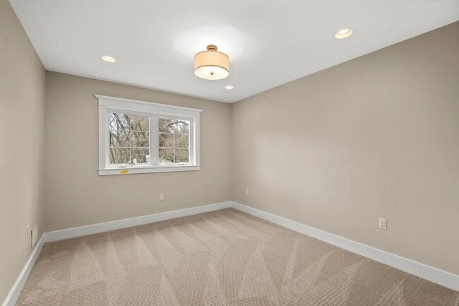 Building Photo - 5 Bed 5 Bath Single Family Home in Edgeworth