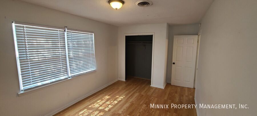 Building Photo - 210 N Glenwood Dr