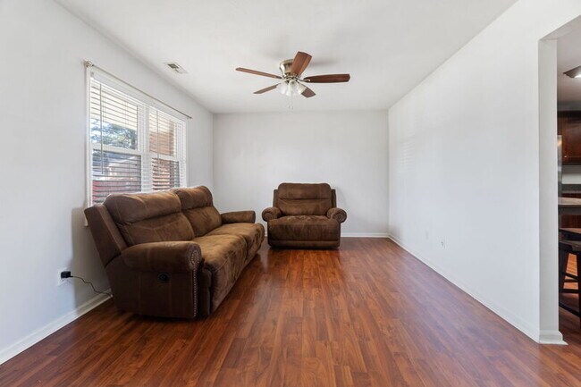 Building Photo - 1128 Grandy Ct