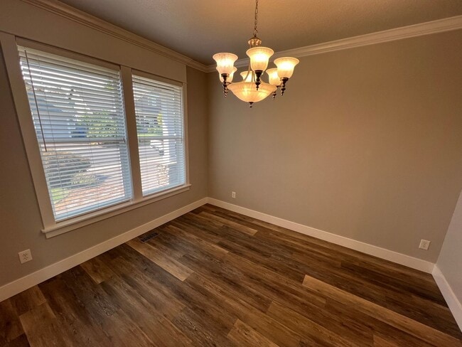 Building Photo - Large Three Bedroom Home in West Salem wit...