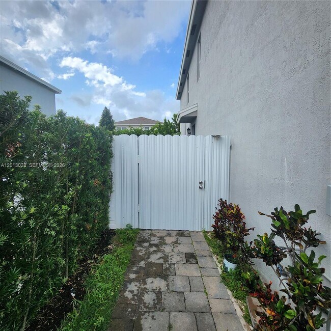 Building Photo - 13245 SW 271st Ter