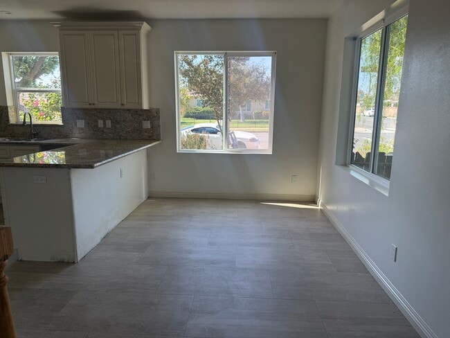Building Photo - 2132