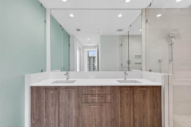 Building Photo - 275 1st Ave S