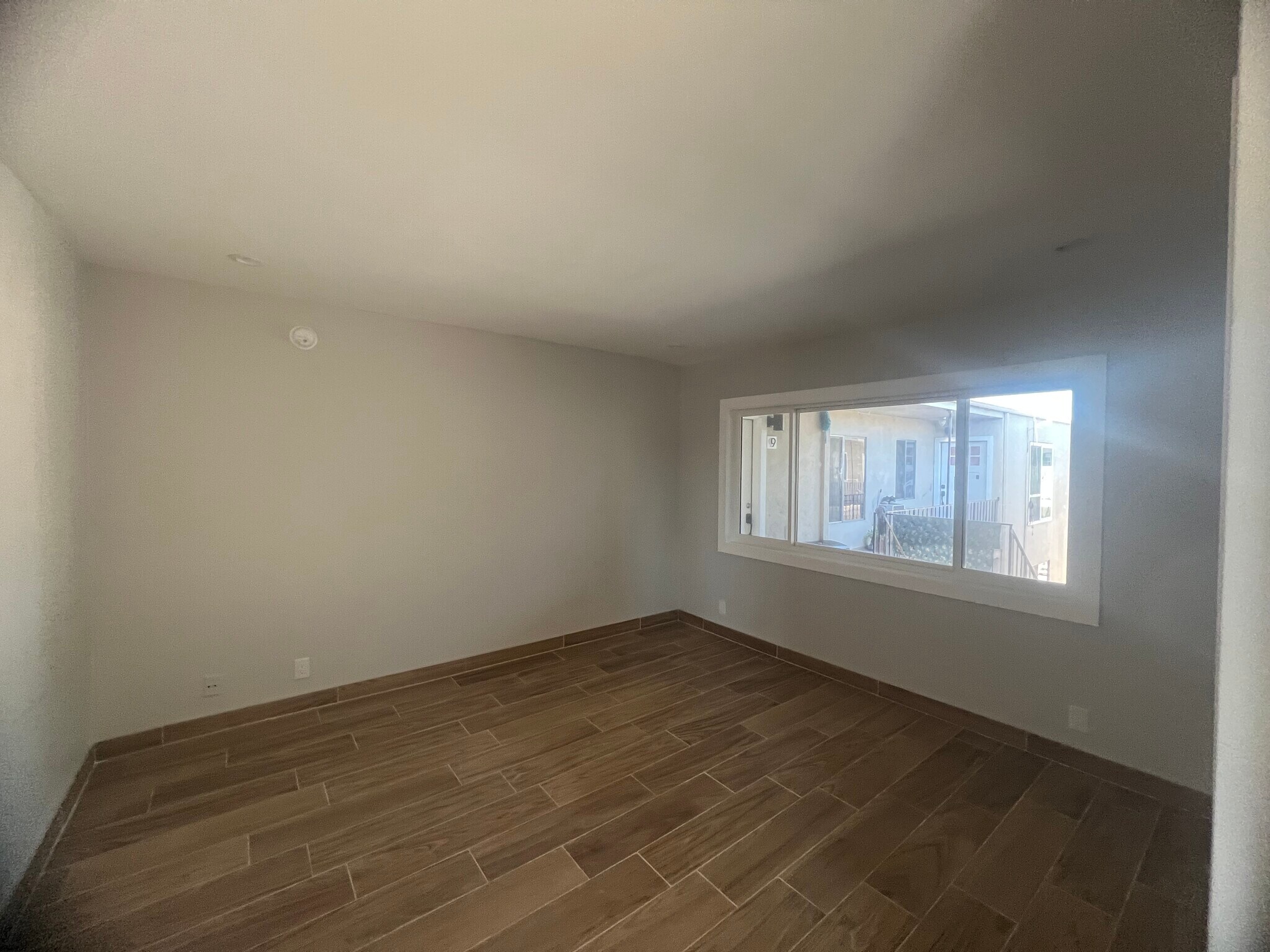 Building Photo - 13425 Vanowen St