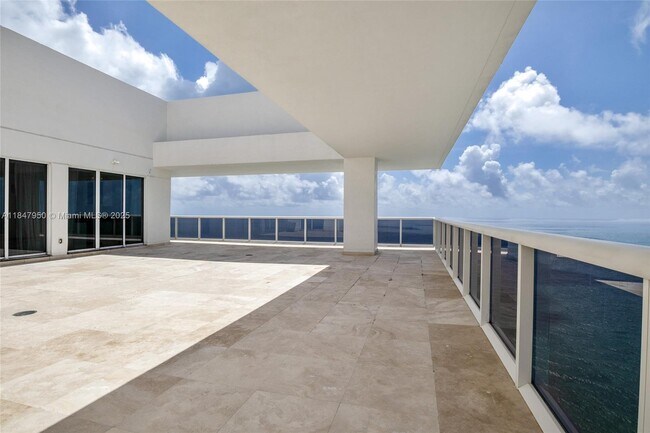 Building Photo - 1830 S Ocean Dr