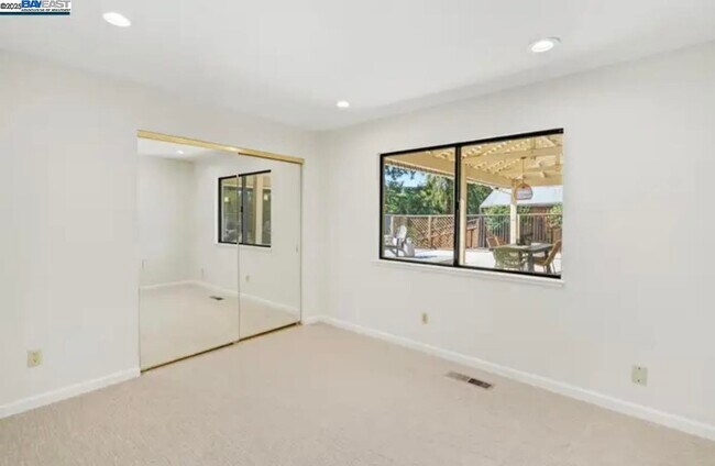 Building Photo - 131 Clover Hill Ct