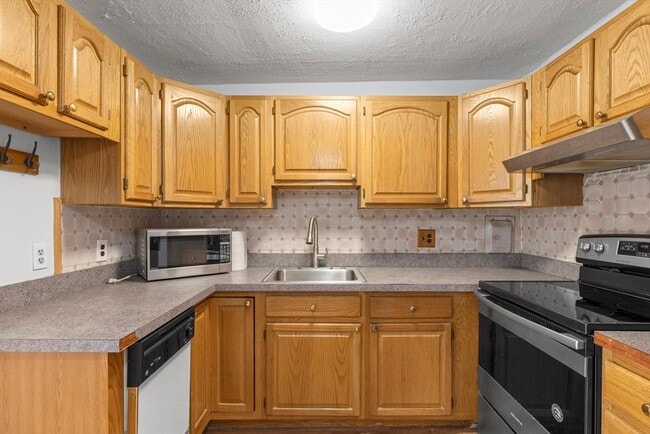 Building Photo - 59 Bynner St