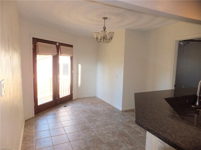 Building Photo - 4420 Clyde St