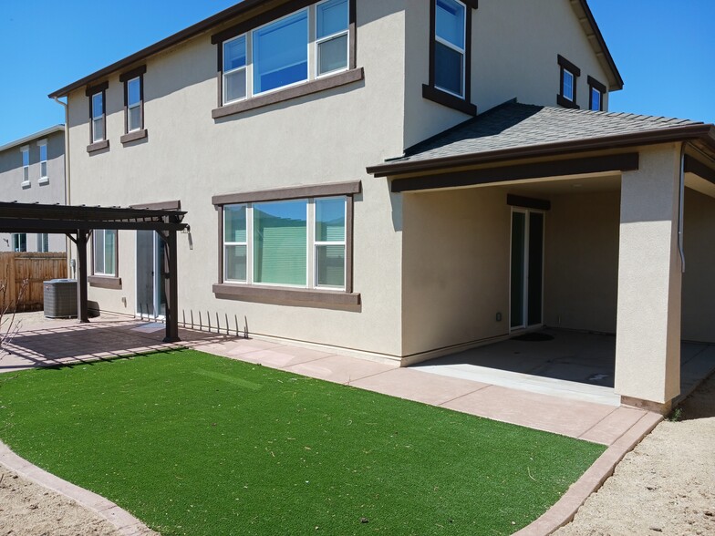Building Photo - 103 Pilot Peak Dr