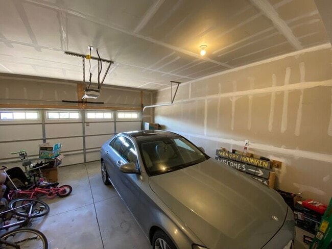 Building Photo - $2,600 | 4 Bedroom, 3.5 Bathroom House | Pets Negotiable | Available for a January 1st, 2026 Move...