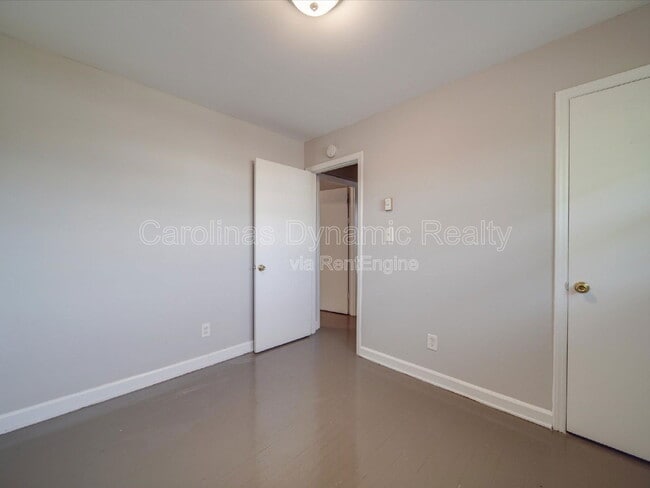 Building Photo - 325 S Gardner Ave