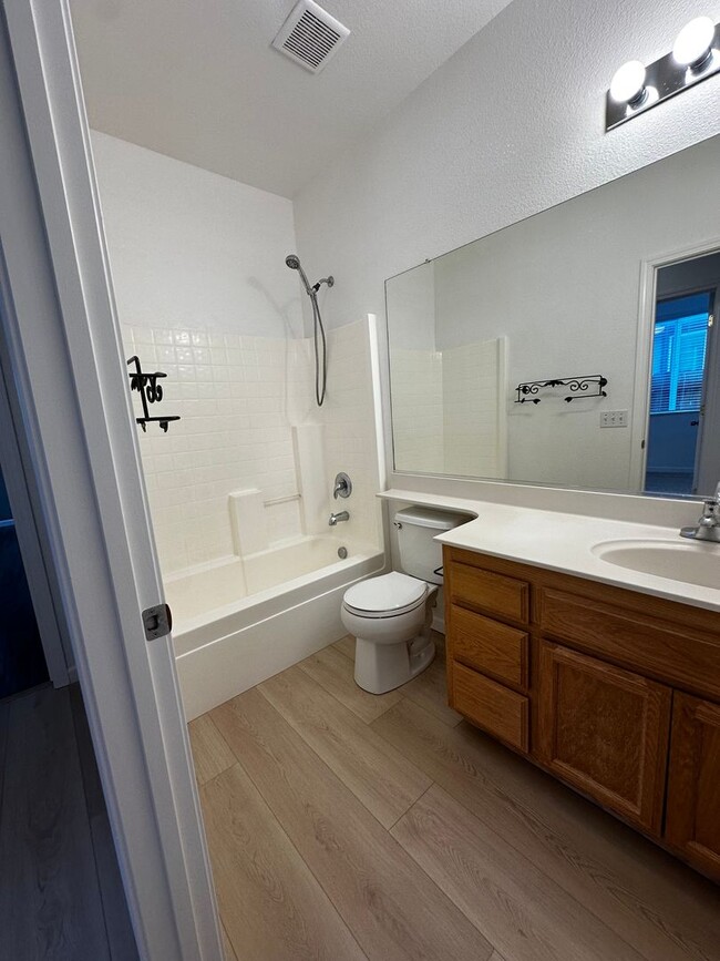 Building Photo - Beautiful Elk Grove Home