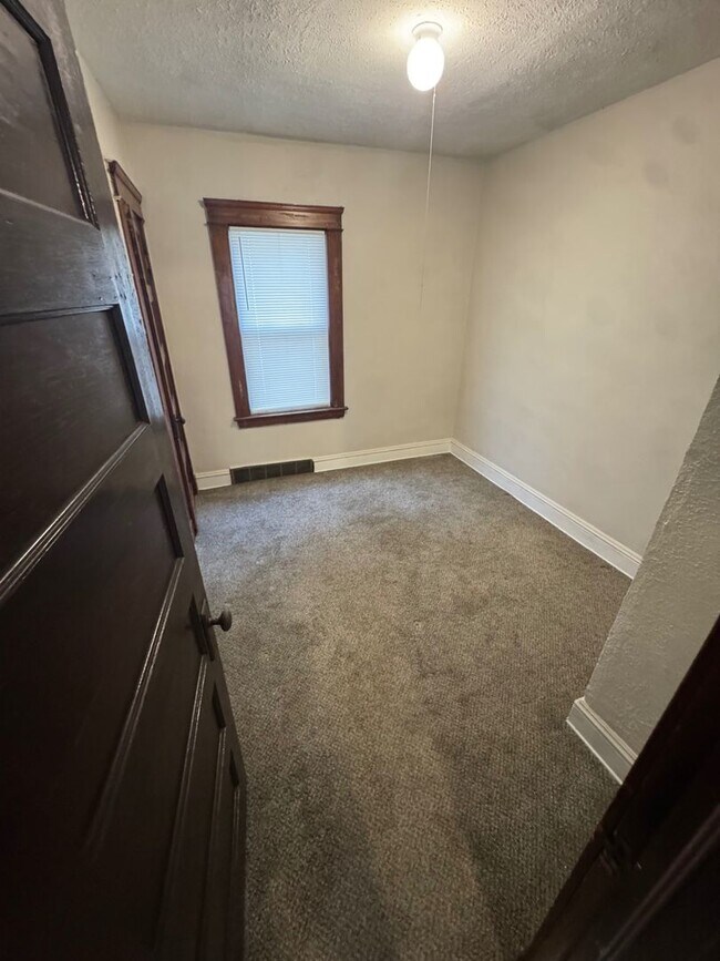 Building Photo - 3245 W 99th St