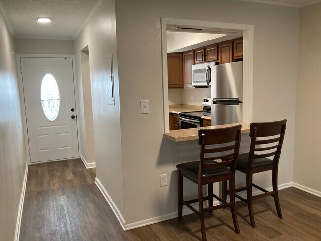 Building Photo - 3774 Lake Bayshore Dr