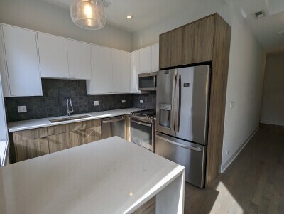Building Photo - 2122 W Belmont Ave