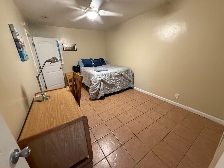 Building Photo - 5809 Lindo Paseo