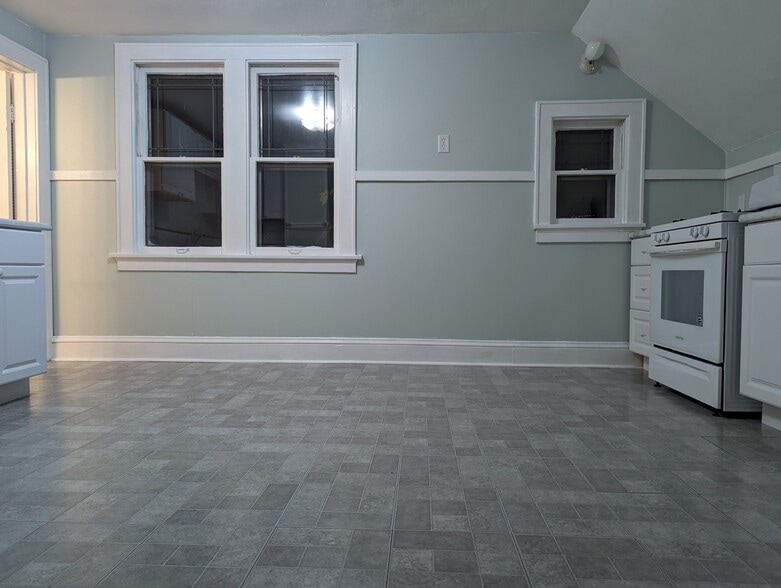 Kitchen - 820 W Glendale Ave