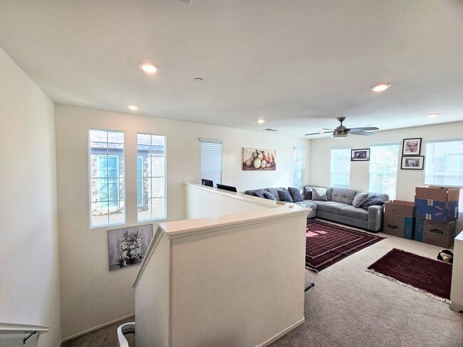 Building Photo - Beautiful Condo In a Nice Neighborhood 2 car garage