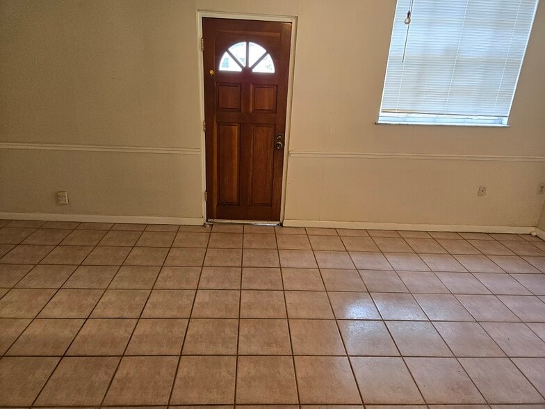 Family Room South - 803 N Gomez Ave