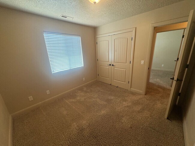 Building Photo - Millcreek Springs Townhome