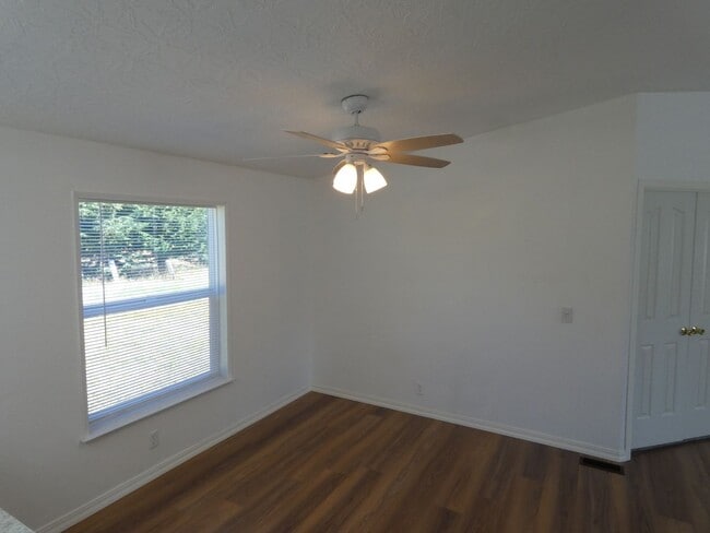 Building Photo - APPLICATION PENDING **Country Living**