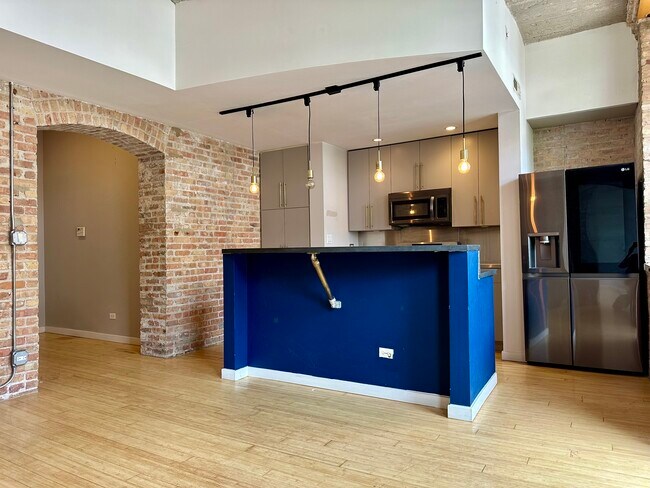 Building Photo - 120 E Cullerton St