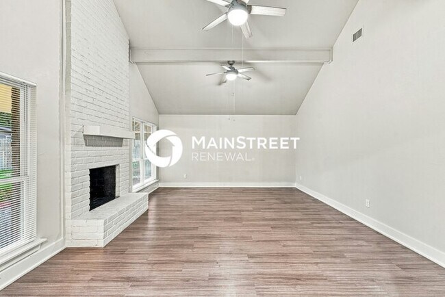 Building Photo - 4 Bedroom Pet-Friendly Home in Houston, TX with Main Street Renewal