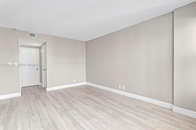 Building Photo - 3700 Galt Ocean Dr