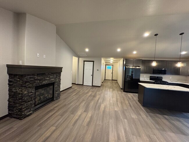 Building Photo - 12772 N Cavanaugh Dr