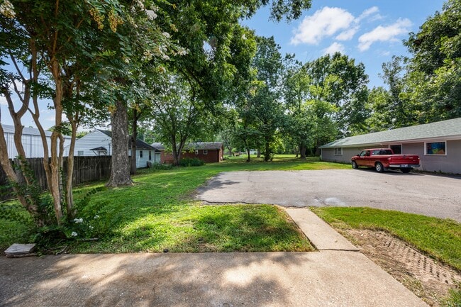 Building Photo - 1056 Campbell St