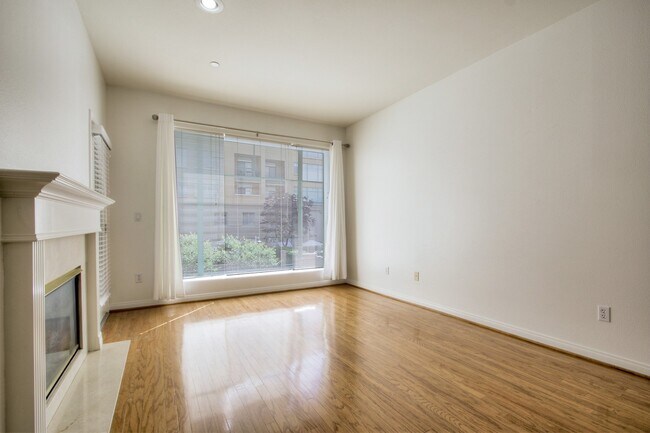 Building Photo - 144 S. 3rd St., #208
