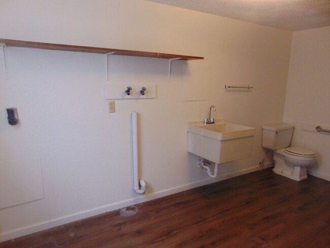 Building Photo - Nice 3 Bedroom 2.5 Bathroom Townhome!
