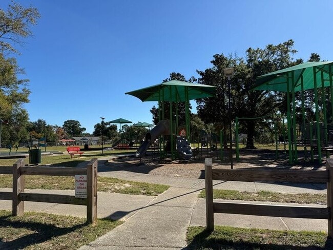 Building Photo - Downtown Pensacola - 2 bedroom, 1 bathroom