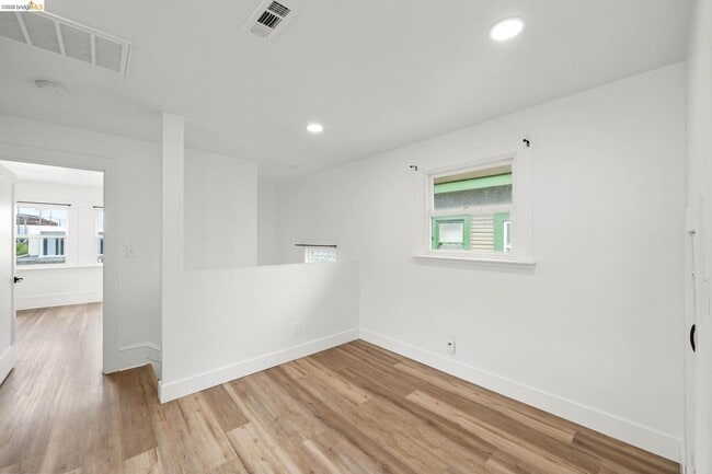 Building Photo - 2804 Adeline St