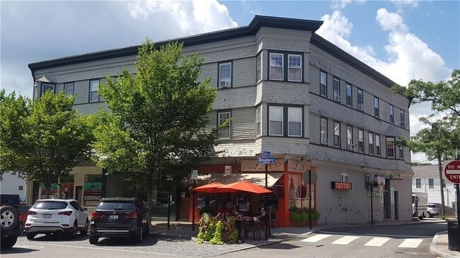 Building Photo - 102 Broadway