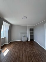 Building Photo - 65 Elm St