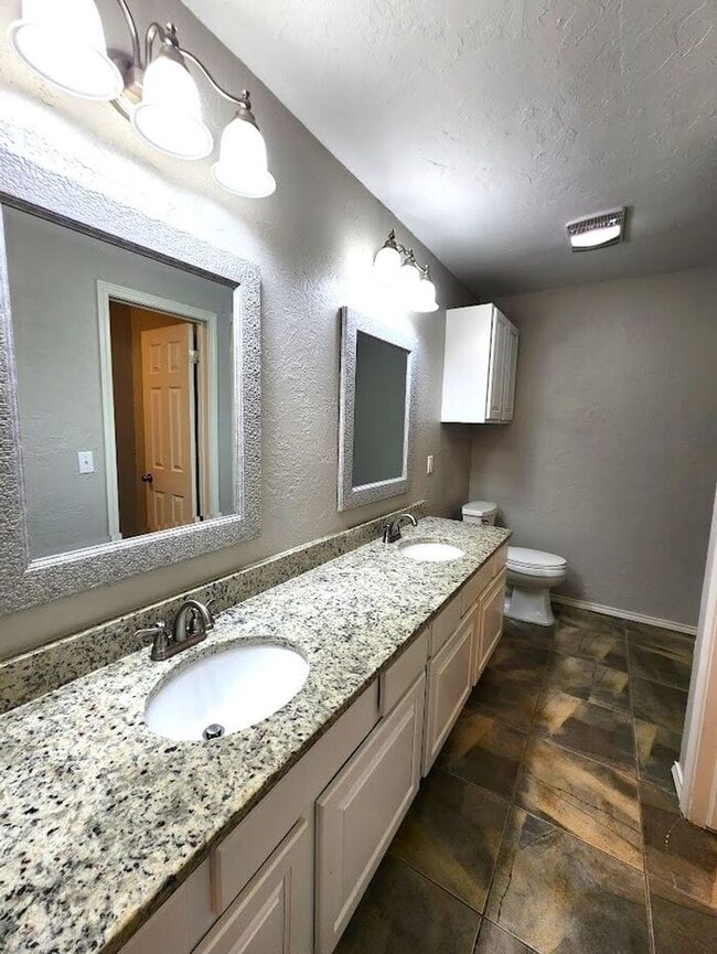 Building Photo - 3 Bed 2 Bath Home-Choctaw Trails Sec I Addition