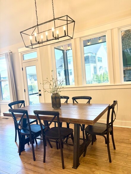 Building Photo - 5052 High Park Hill Dr